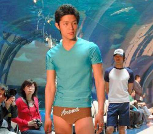 鈴木亮平の妻は元WEBデザイナーで子供は1人!目撃情報や夫婦仲も調査!