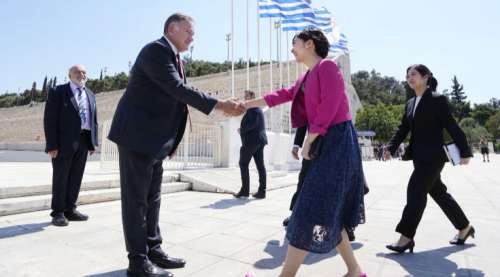 佳子さまの通訳(ギリシャ訪問)は新谷千織?外務省広報担当官で大学も調査!