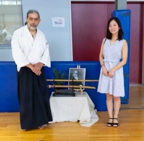 佳子さまの通訳(ギリシャ訪問)は新谷千織?外務省広報担当官で大学も調査!