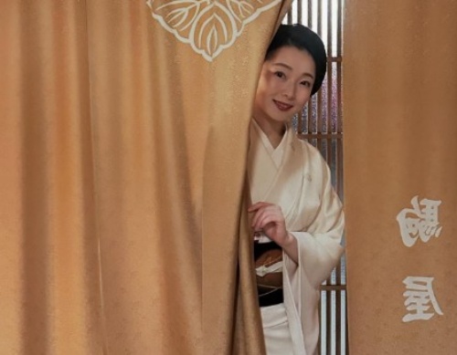 【顔画像】とし真菜の本名や年齢は？京都の元No.1芸妓で人気の秘密も調査！